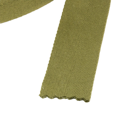 Gros plan sur l'extrémité du ruban de sangle pour liner US M1 Olive Drab